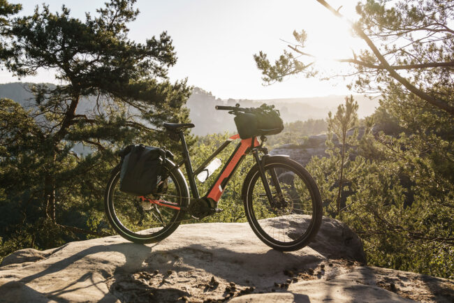 Kalkhoff E-Bike mit Bikepacking-Taschen (Foto: Kalkhoff)