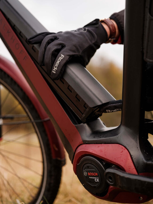 Es gibt verschiedene Tricks, um dich vor einem Fahrraddiebstahl zu schützen. Einer davon ist, Komponenten zu sichern.